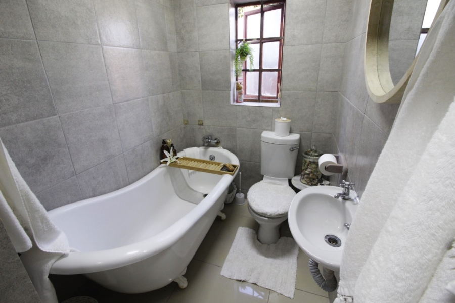 3 Bedroom Property for Sale in Wavecrest Eastern Cape